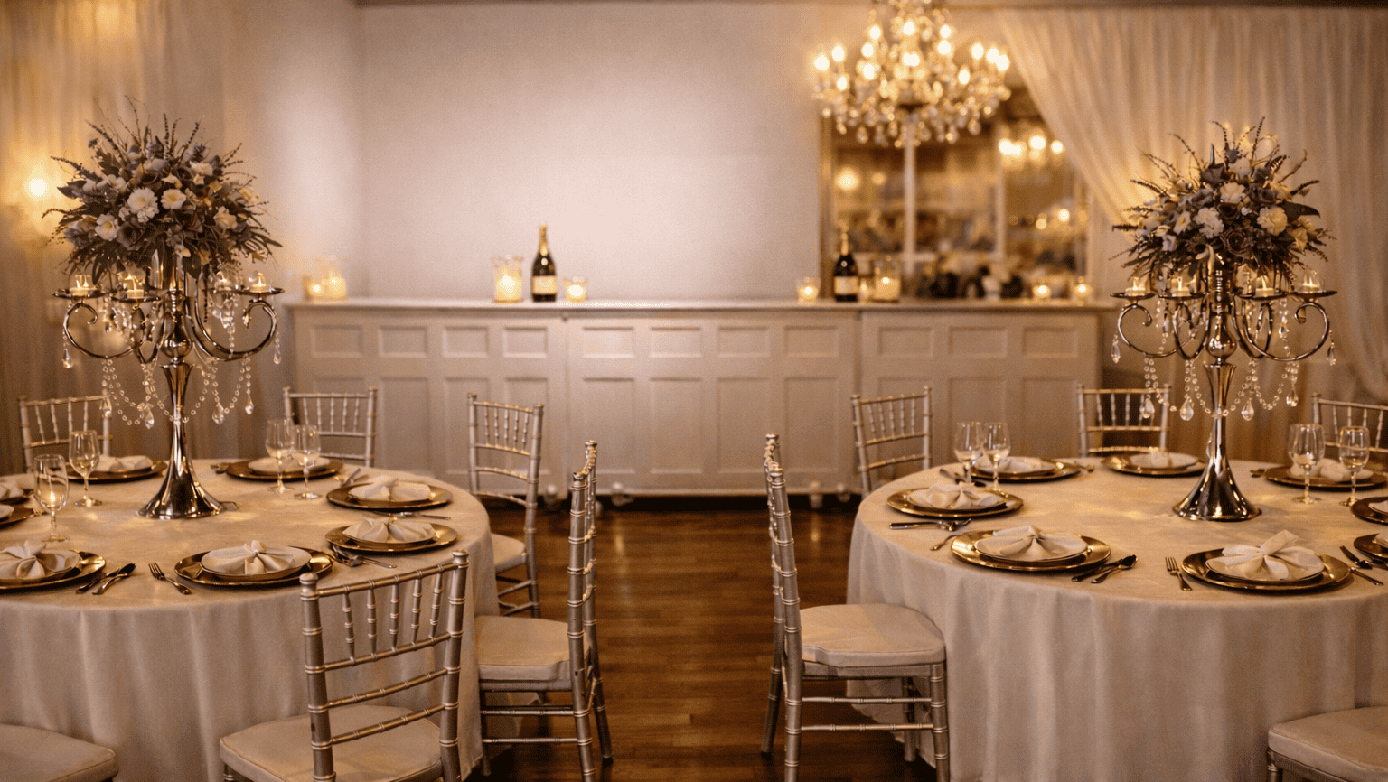 Full-service bar at Pizazz Ballroom wedding venue